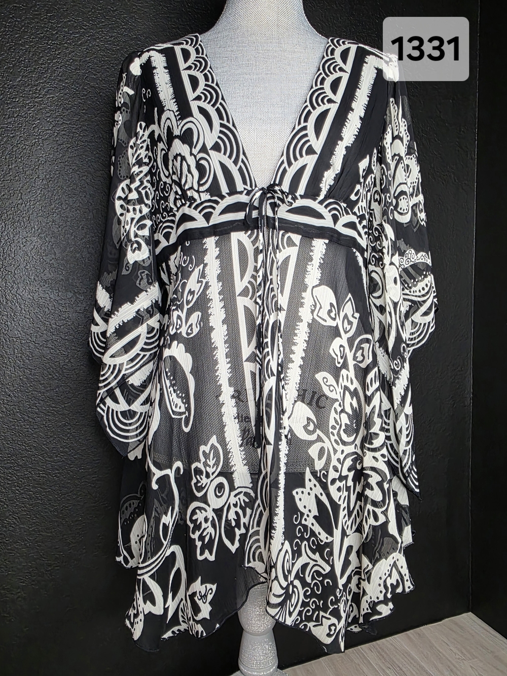Coldwater Creek Black & White Floral V-Neck Tie-Front Kimono